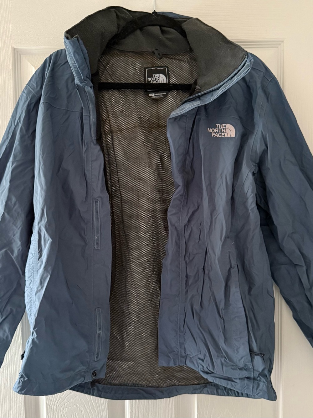 The North Face Lightweight Rain Jacket/Windbreaker – Men’s Small